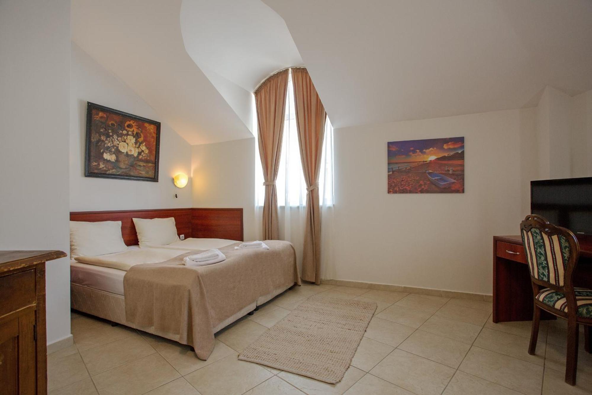 Hotel Central Balchik Ngoại thất bức ảnh